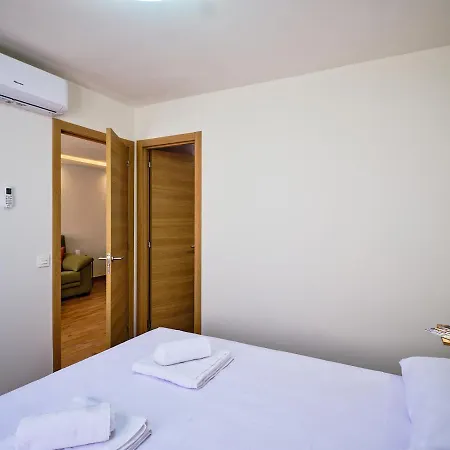 Leo Home- Bright & Centric 3 Bedrooms With Private Parking Inside