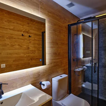 Apartman Leo Home- Bright & Centric 3 Bedrooms With Private Parking Inside *